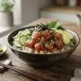 Bowl de riz, thon, concombre et sauce soja