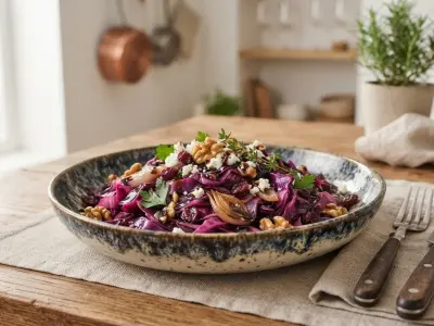 Salade tiède de chou rouge aux noix et vinaigre balsamique