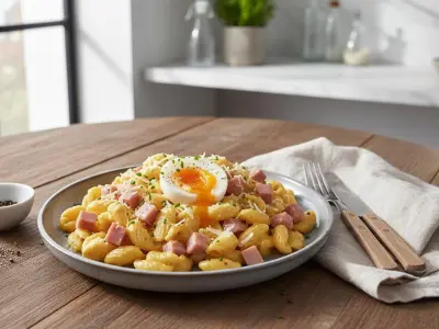 Coquillettes Protéinées au Jambon et Œuf Mollet